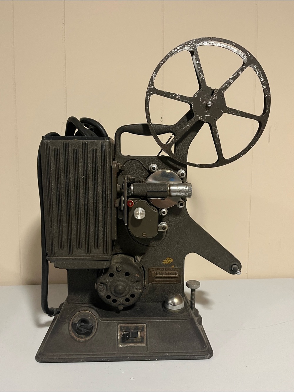 Black Vintage Film Projector — Classic Mechanical 8mm/16mm Style